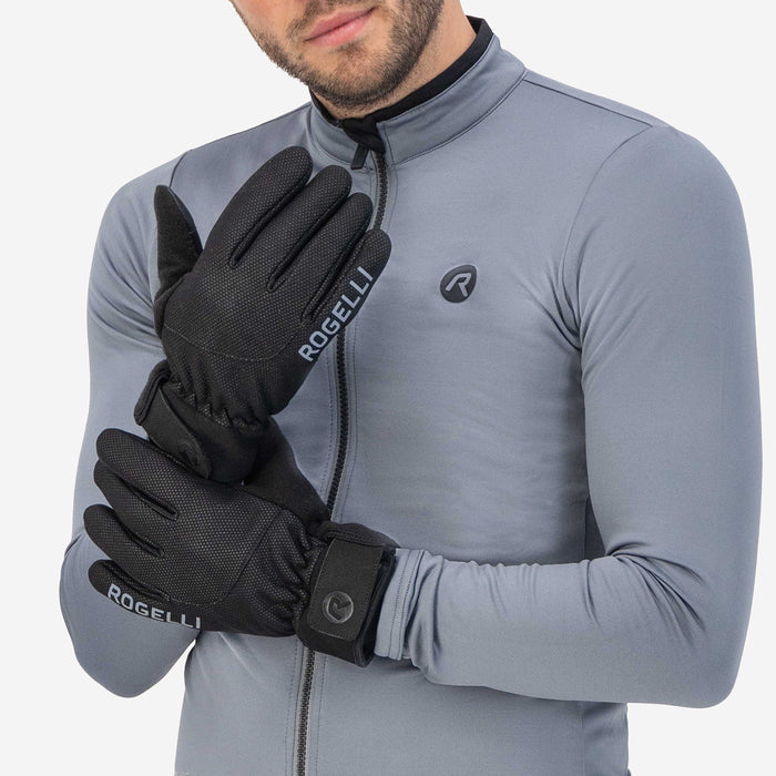 Rogelli Alta fietshandschoenen winter heren zwart gedragen voorkant.