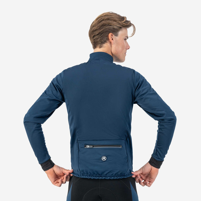 Rogelli Core fietsjack heren blauw gedragen achterkant.