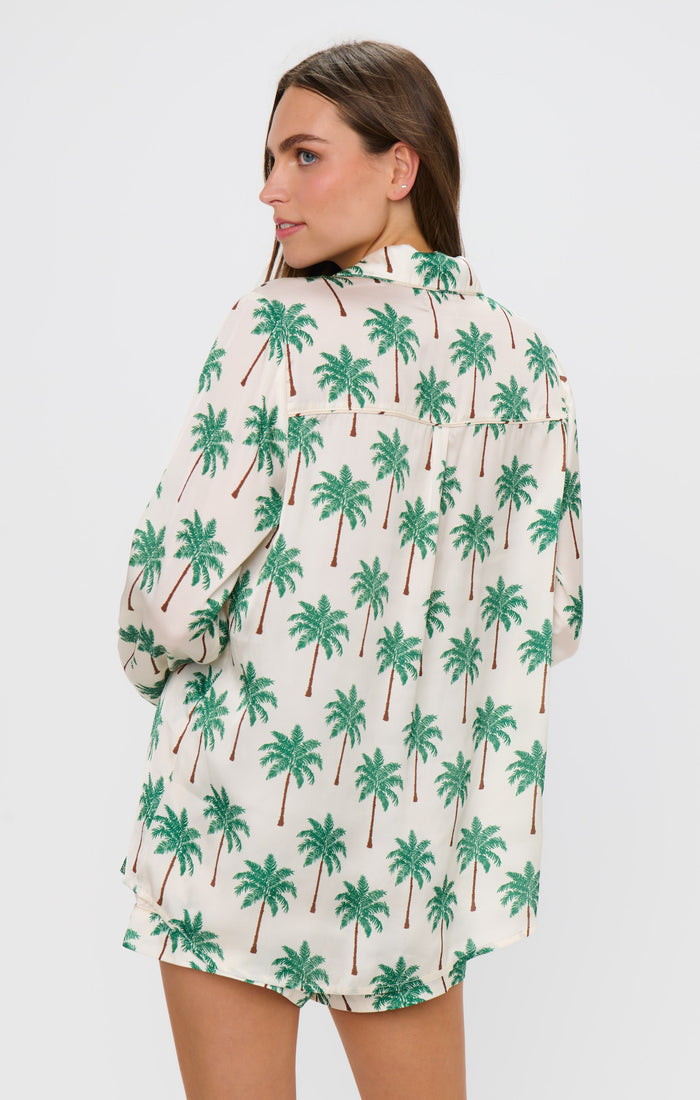 badge_model-wears-size-s