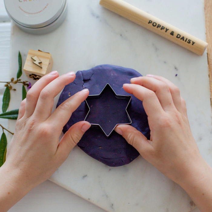 Go-For-Zero-Australia-Poppy-And-Daisy-Australia-Natural-Play-Dough-In-Use