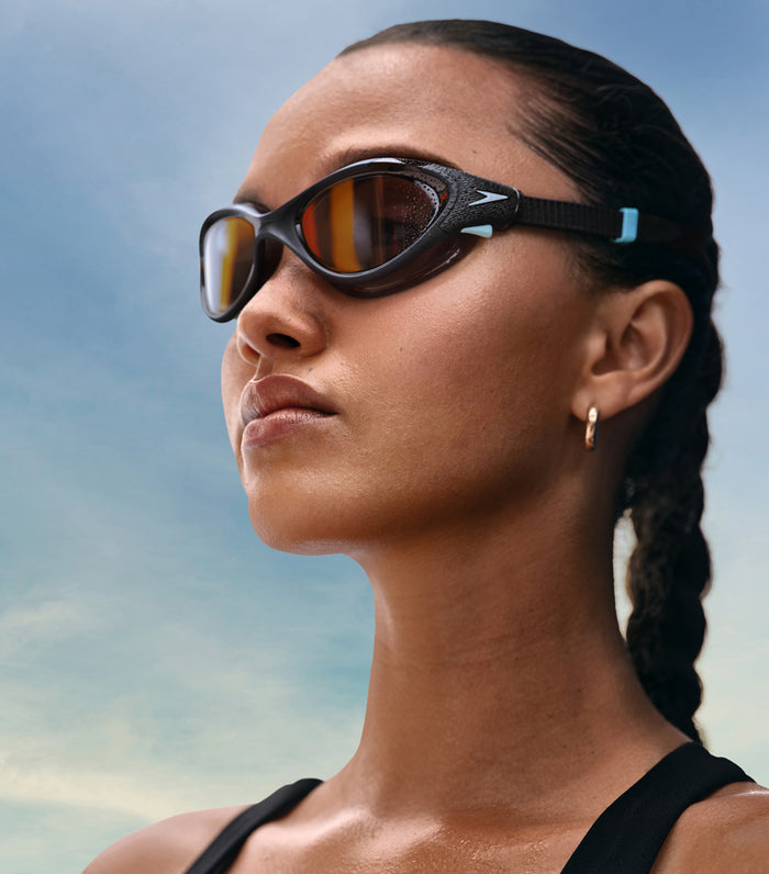 Speedo Biofuse 2.0 female fit swimming goggles in blue, featuring soft seals and adjustable strap for comfortable fit.