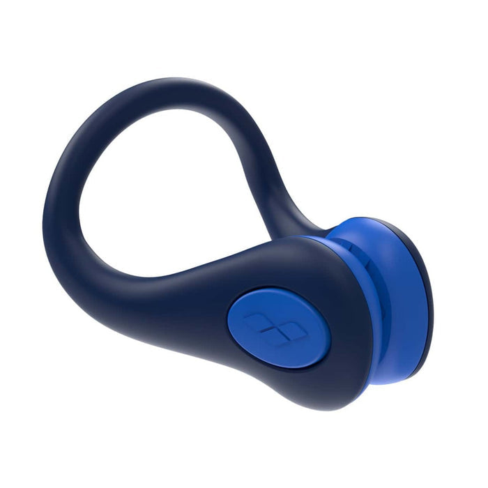Arena navy nose clip for swimming, lightweight and adjustable, designed to improve comfort and fit during swim training.