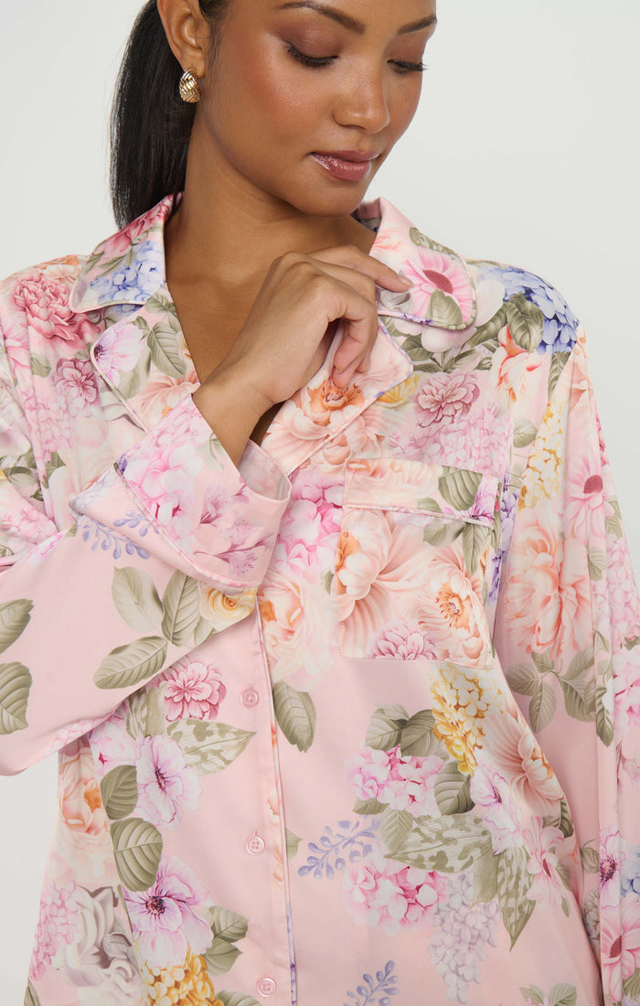 badge_model-wears-size-s
