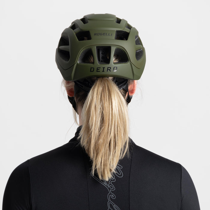 Rogelli Deiro fietshelm groen gedragen door vrouw achterkant.