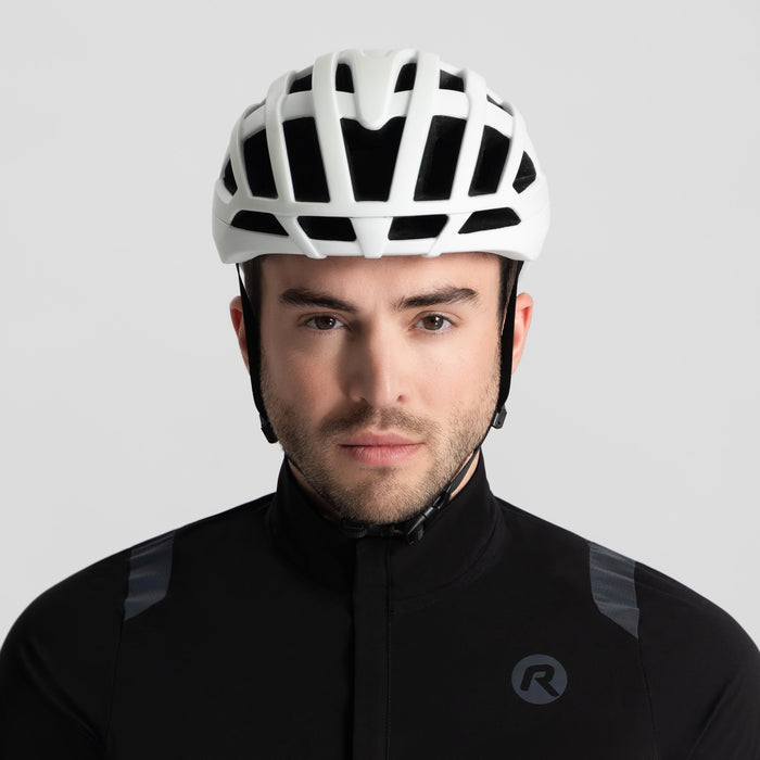 Rogelli Deiro fietshelm wit gedragen door man voorkant.