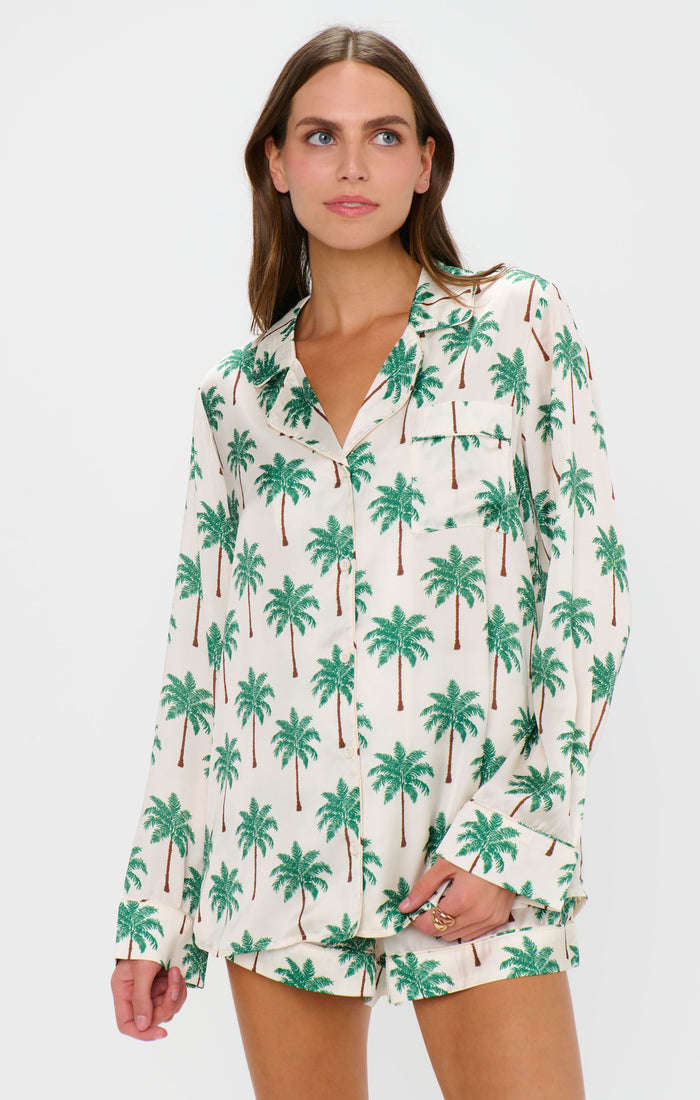 badge_model-wears-size-s