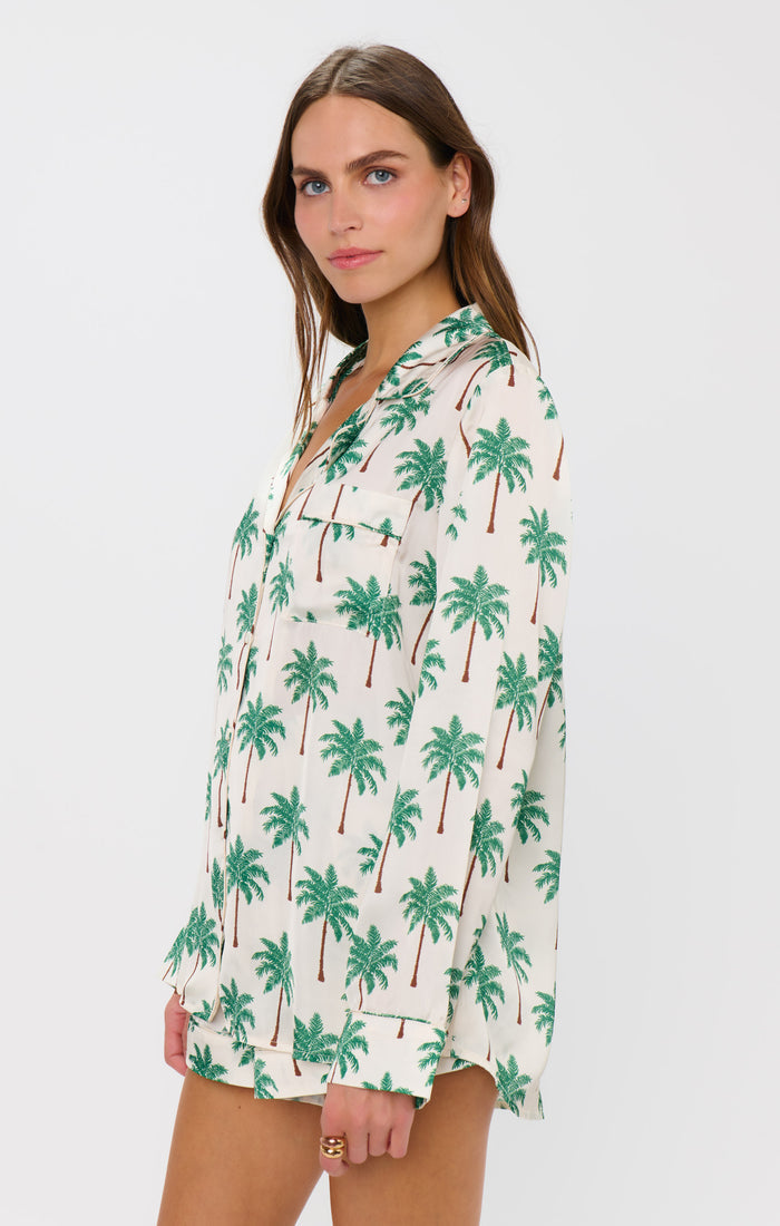 badge_model-wears-size-s