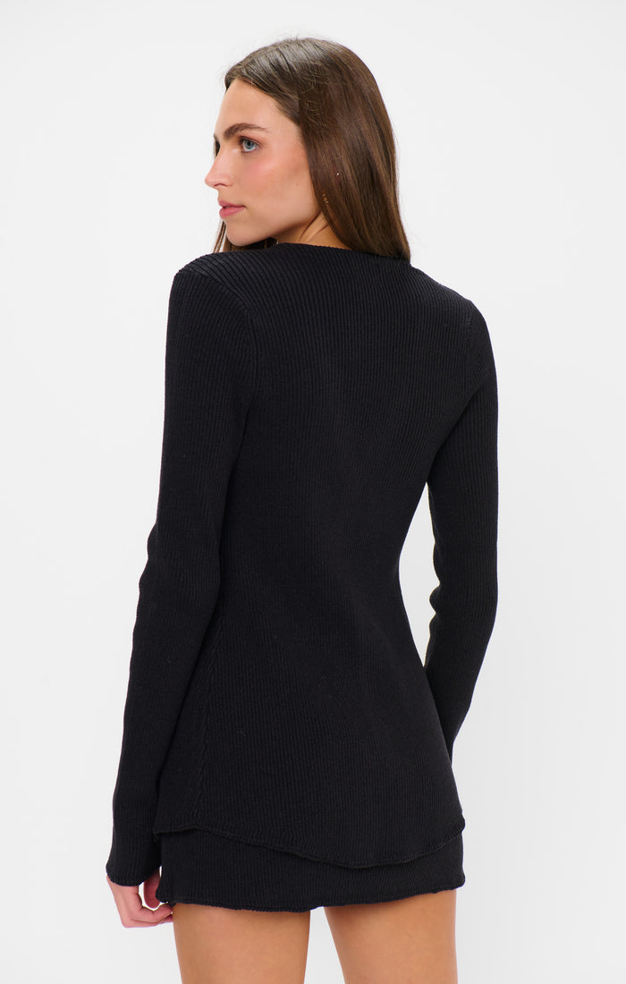 badge_model-wears-size-s