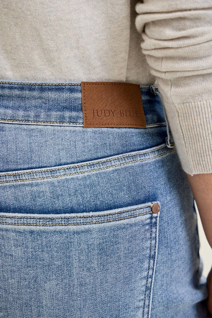Judy Blue Mid Rise Light Wash Cuffed Billie Boyfriend Jeans
