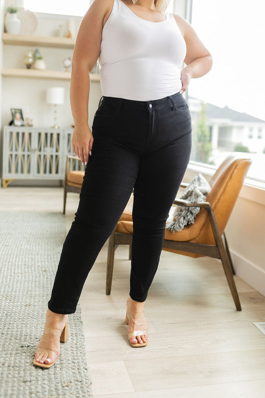 Judy Blue Mid Rise Slim Non Distressed Jeans in Black - size 24
