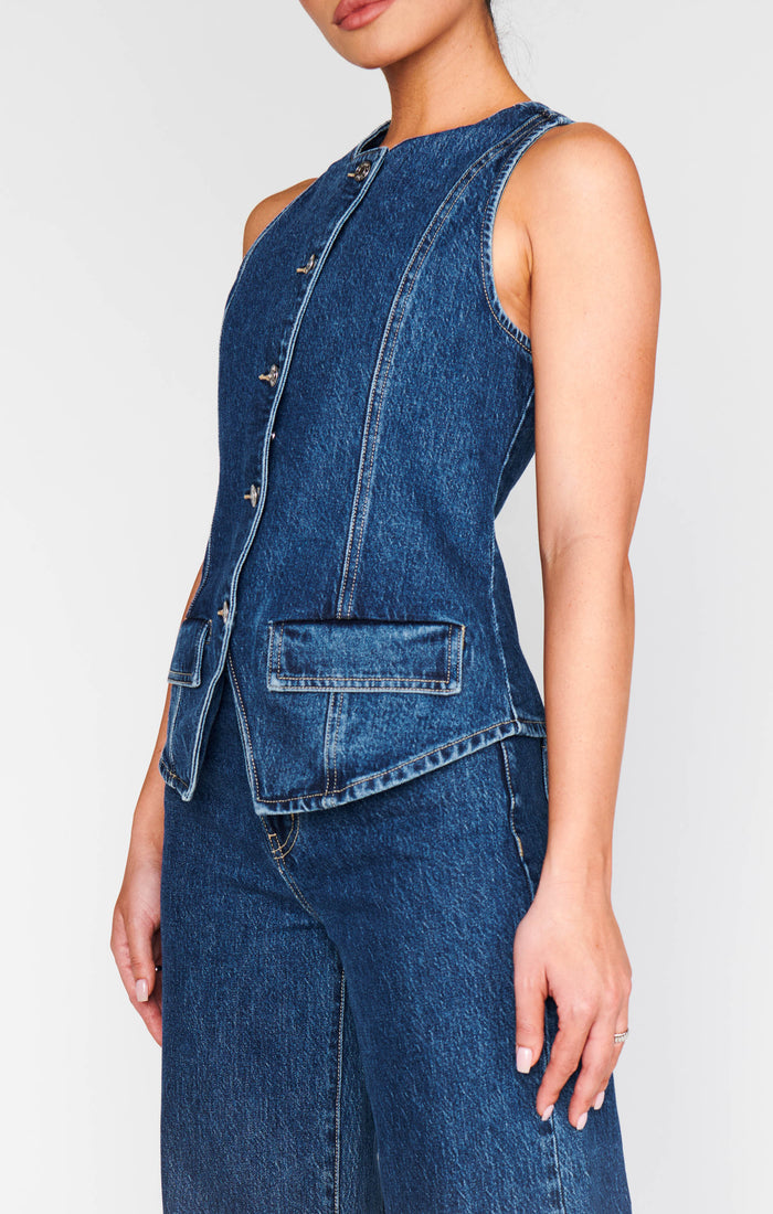 badge_model-wears-size-s