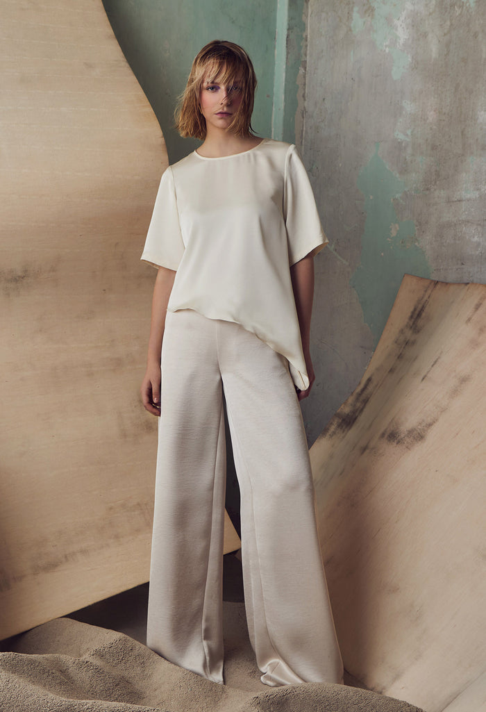 nichii X NURITA HARITH Minimalist Asymmetrical Hem Top
