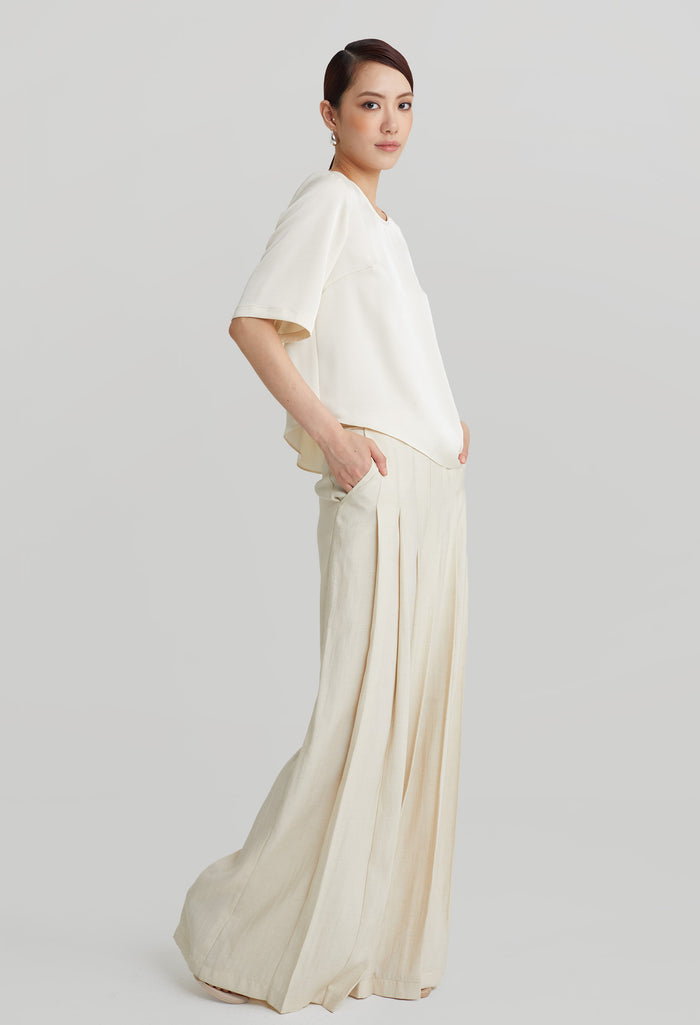 nichii X NURITA HARITH Minimalist Asymmetrical Hem Top