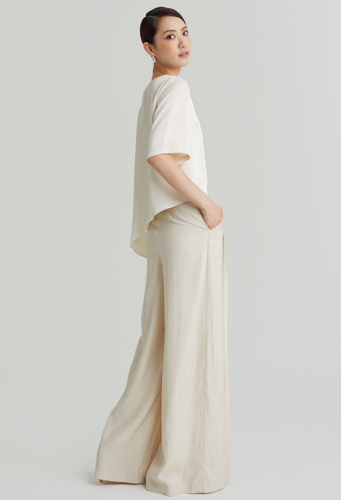 nichii X NURITA HARITH Minimalist Asymmetrical Hem Top