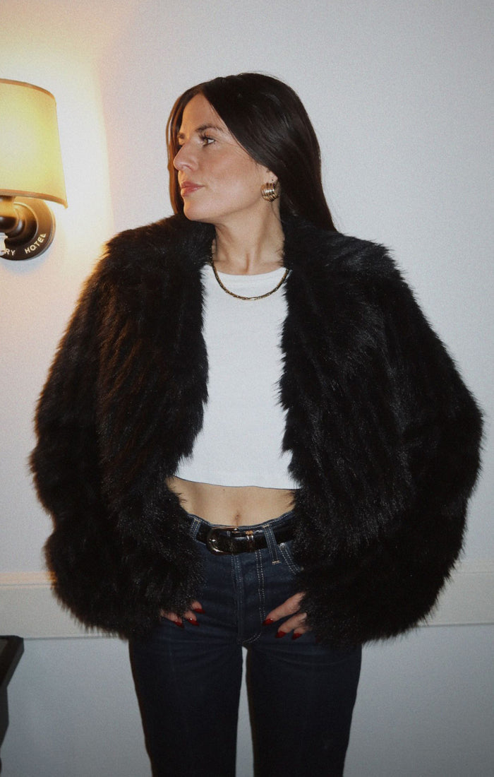 badge_model-wears-size-s