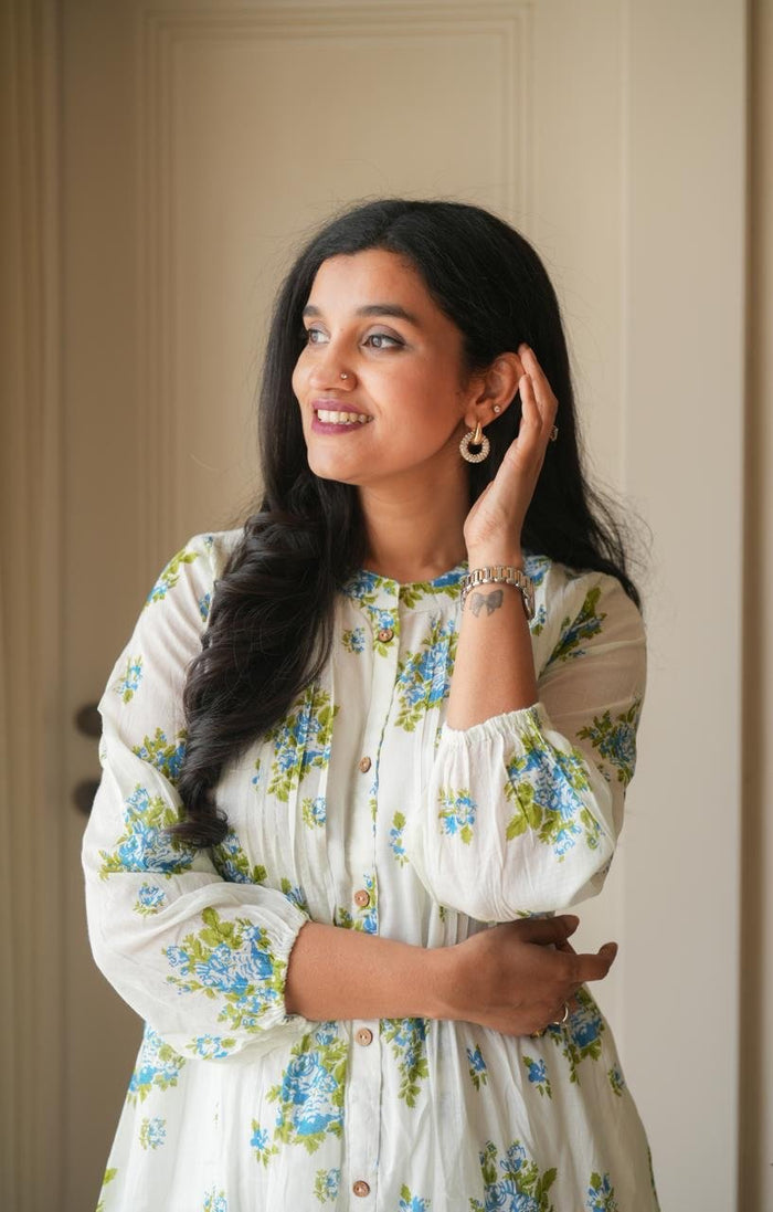 Samika White Mulmul Boota Set- Blue