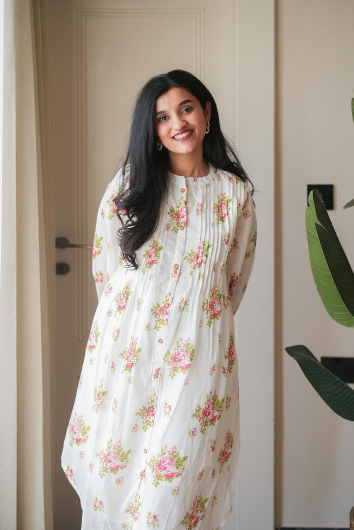 Samika White Mulmul Boota Set- Pink