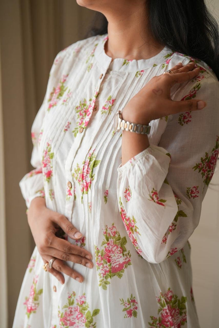 Samika White Mulmul Boota Set- Pink