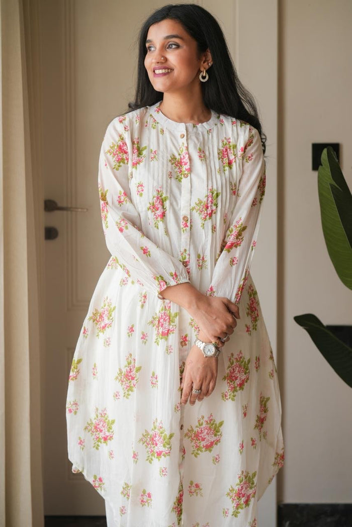 Samika White Mulmul Boota Set- Pink