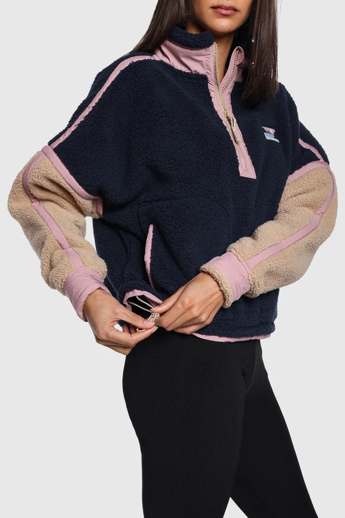 Sherpa 1/4 Zip Outerwear - Detail