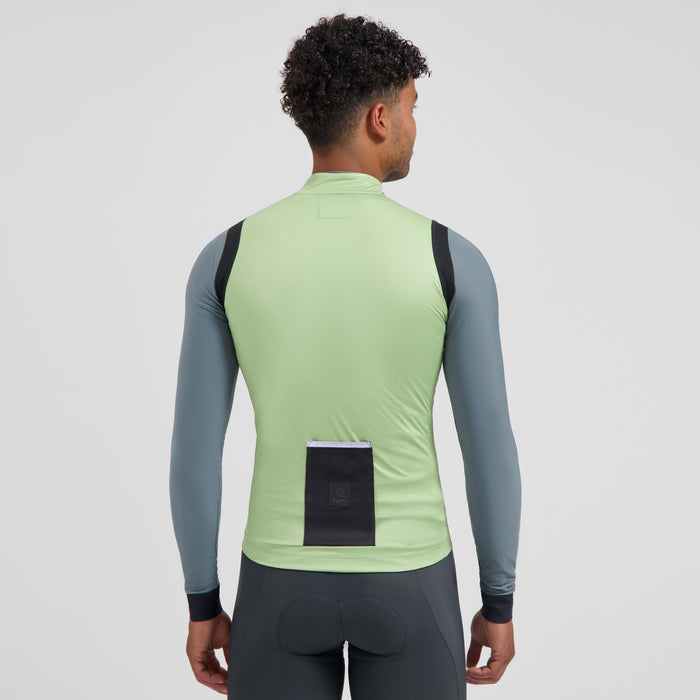 Rogelli Signature windstopper heren saliegroen gedragen achterkant.