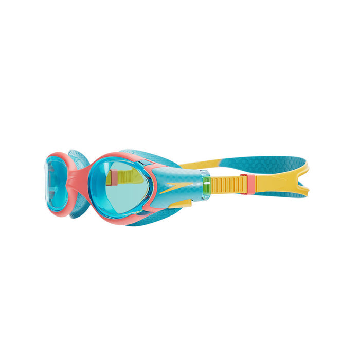 Speedo Biofuse 2.0 Junior red swimming goggles with adjustable straps and clear lenses for comfortable fit.