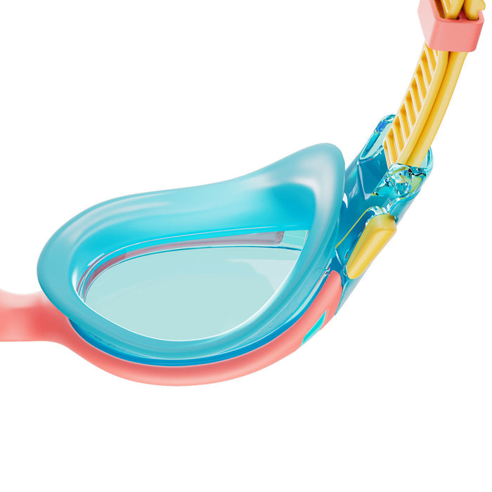 Speedo Biofuse 2.0 Junior red swimming goggles with adjustable straps and clear lenses for kids' comfortable fit.