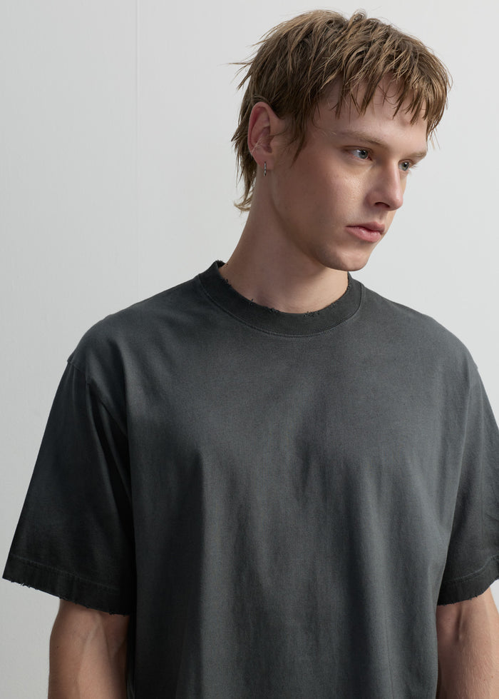 SPRAYED GRAPHIC TEE