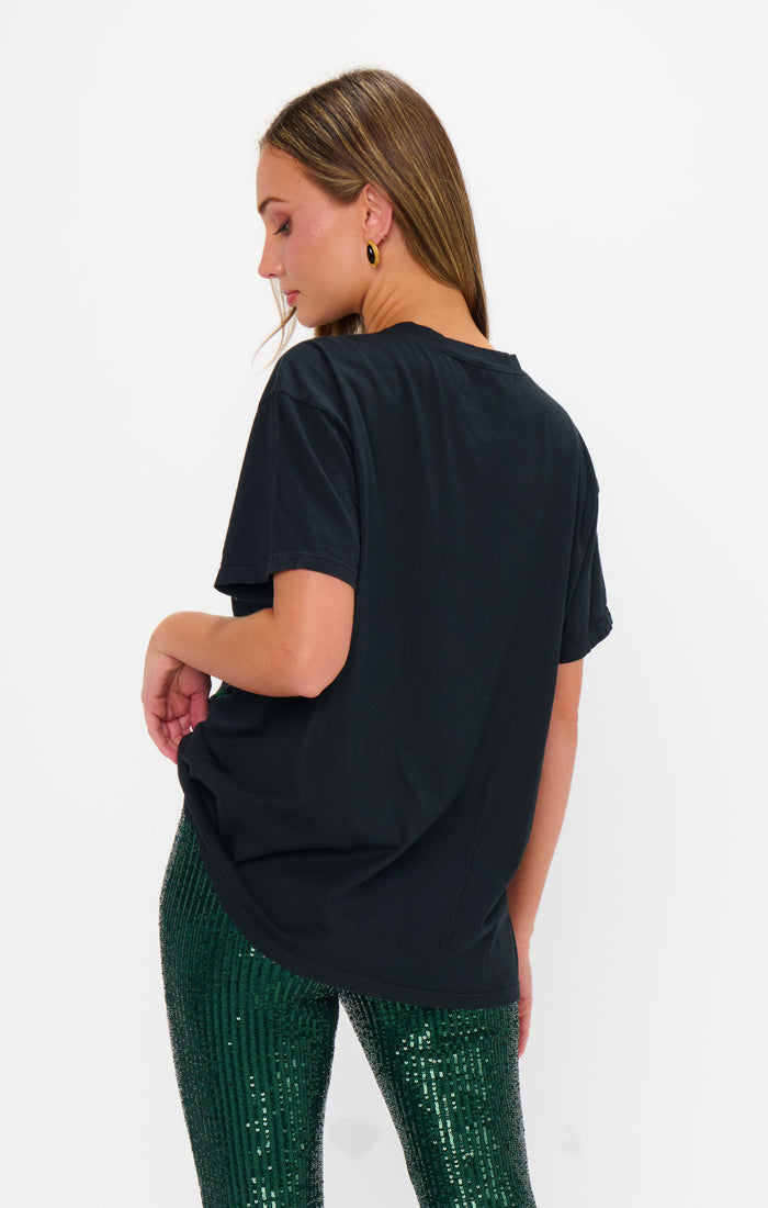badge_model-wears-size-s